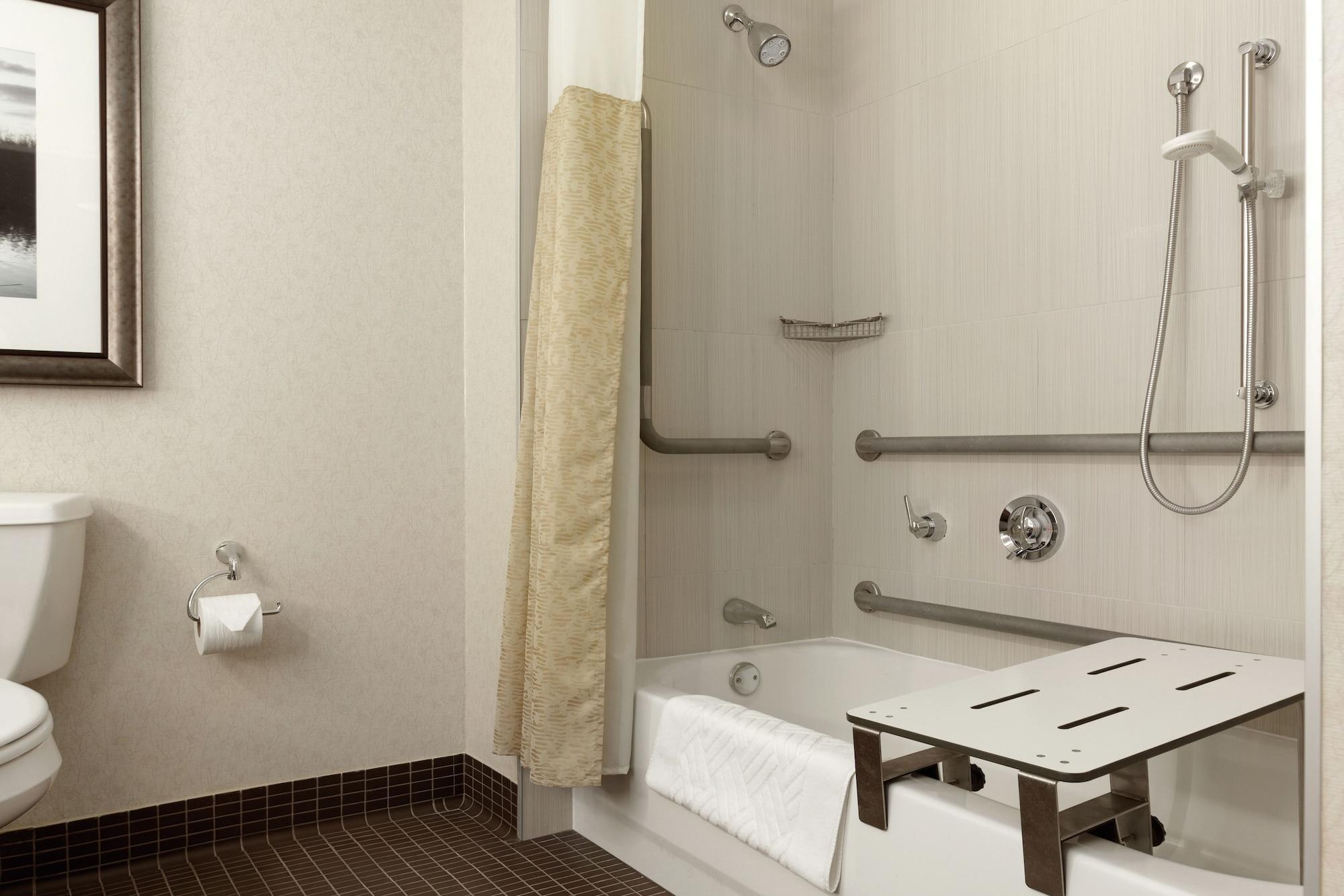Doubletree By Hilton Hotel Boston Bayside Exterior foto