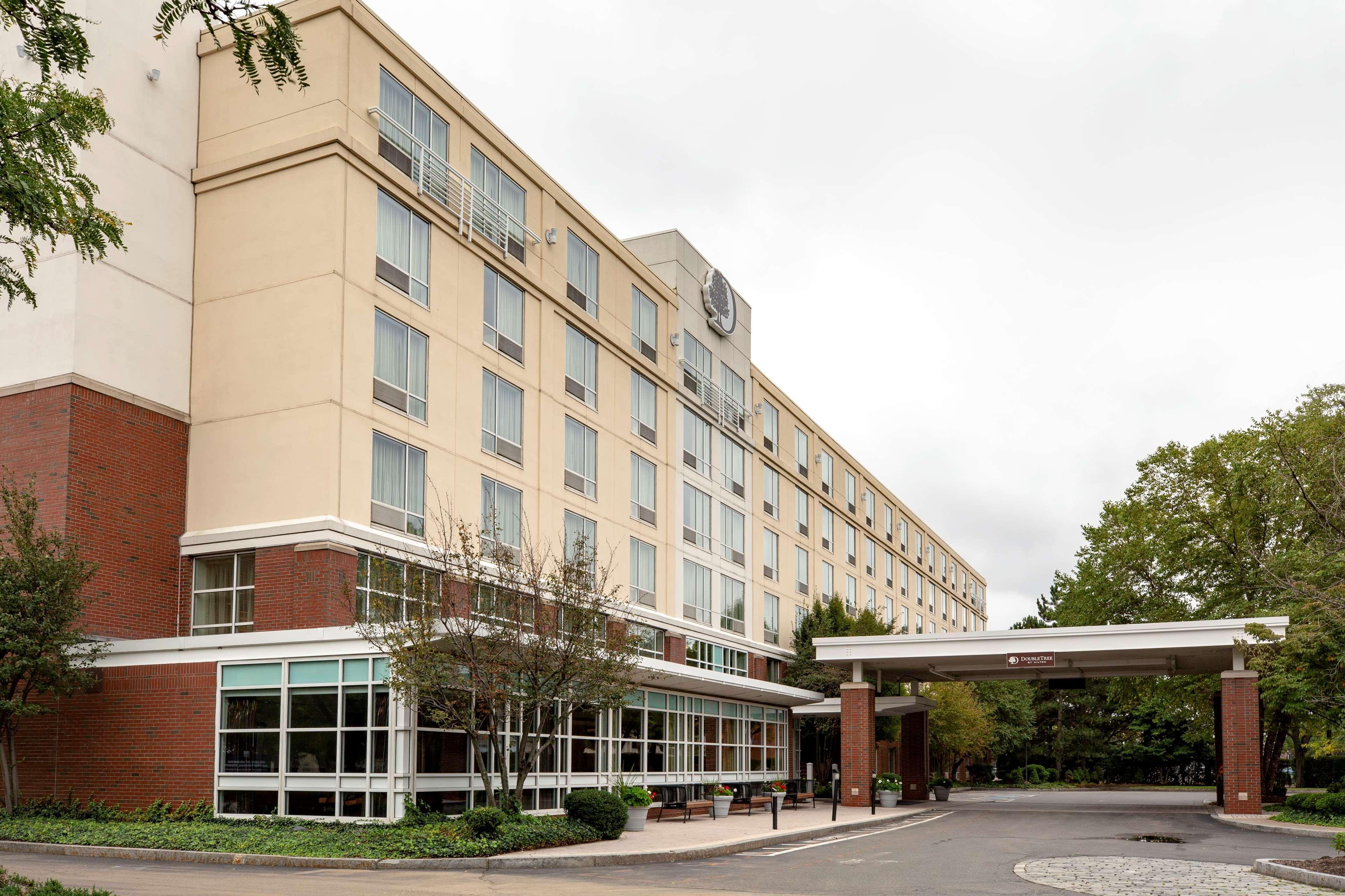 Doubletree By Hilton Hotel Boston Bayside Exterior foto