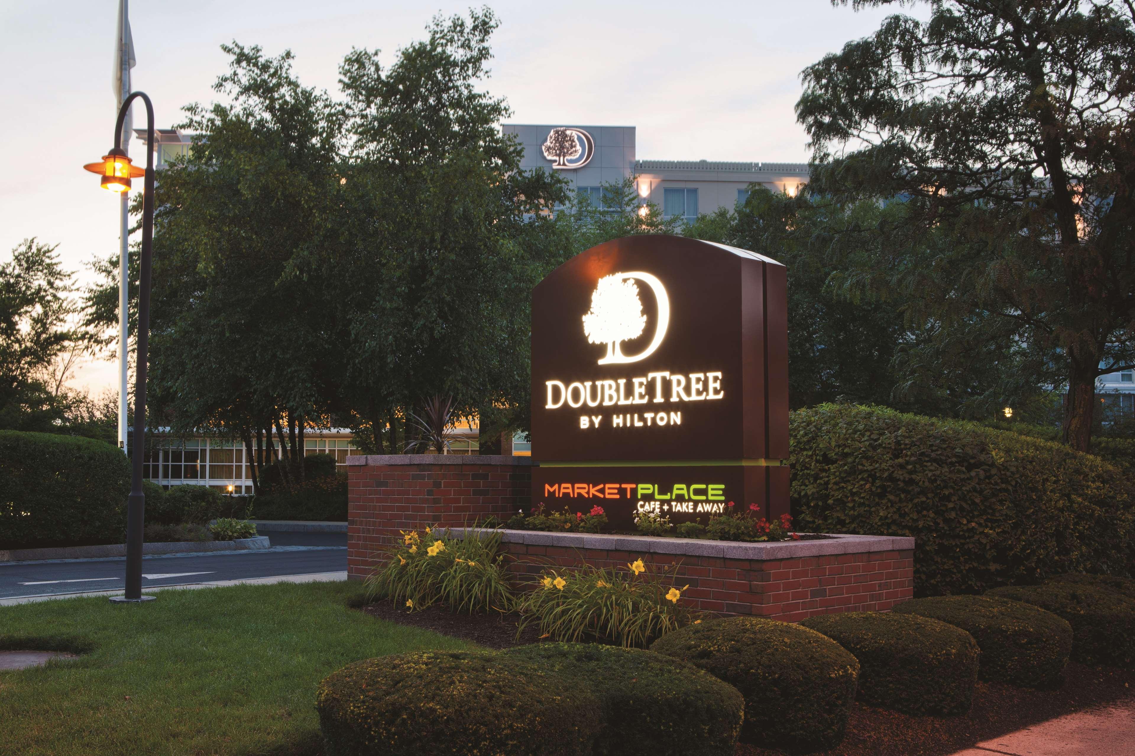 Doubletree By Hilton Hotel Boston Bayside Exterior foto