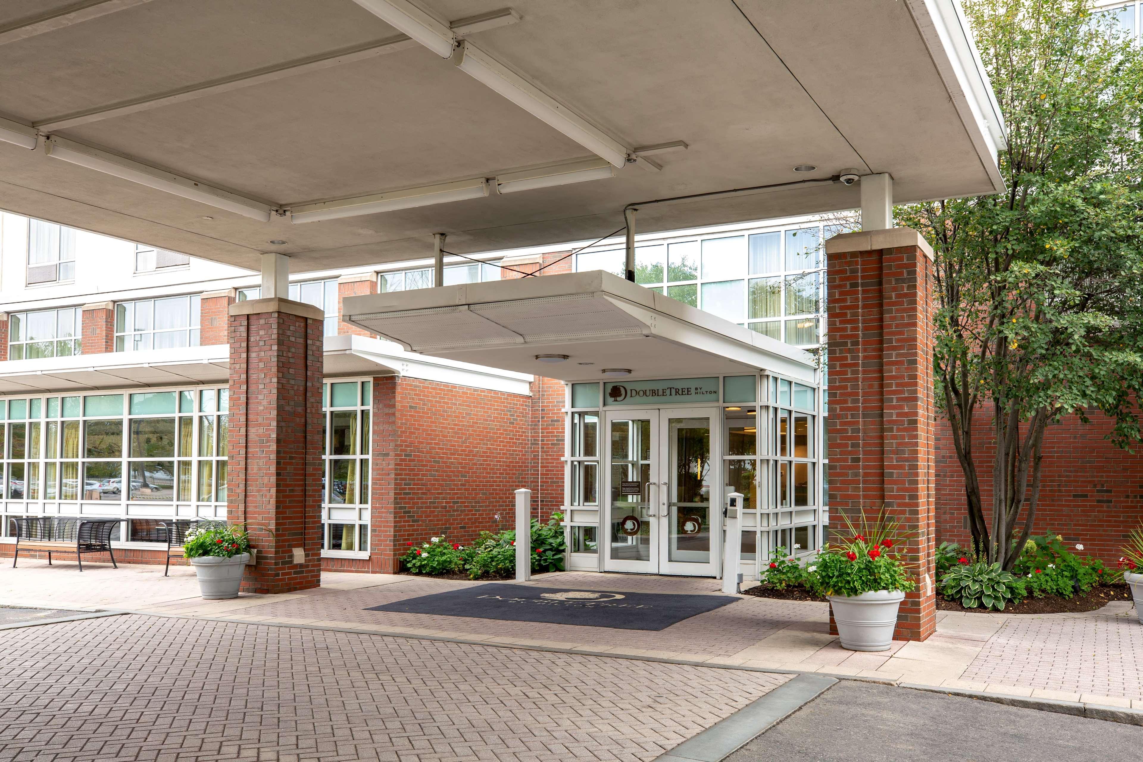 Doubletree By Hilton Hotel Boston Bayside Exterior foto