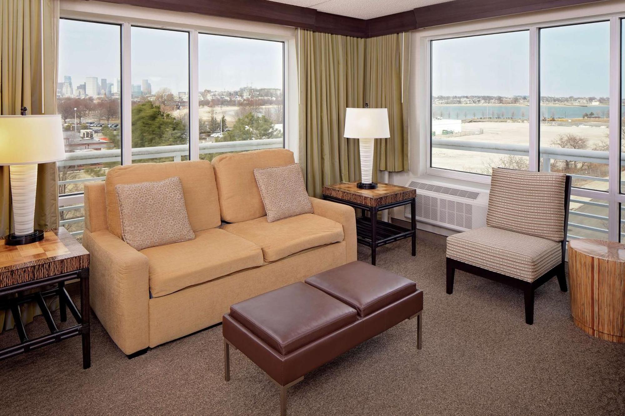 Doubletree By Hilton Hotel Boston Bayside Exterior foto