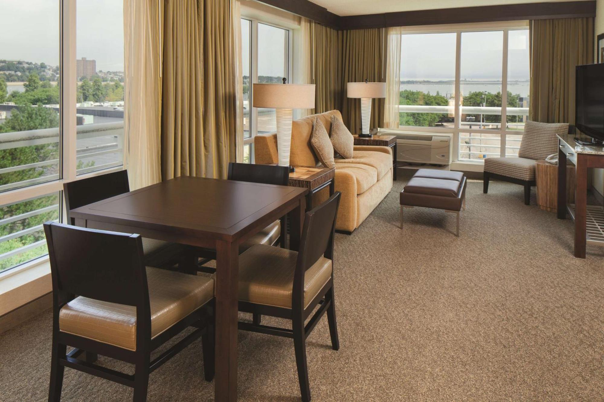 Doubletree By Hilton Hotel Boston Bayside Exterior foto