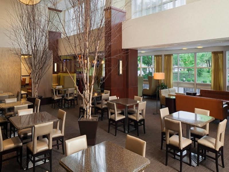 Doubletree By Hilton Hotel Boston Bayside Exterior foto