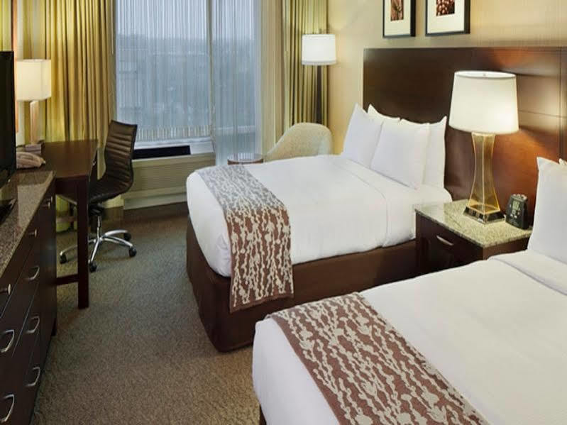 Doubletree By Hilton Hotel Boston Bayside Exterior foto