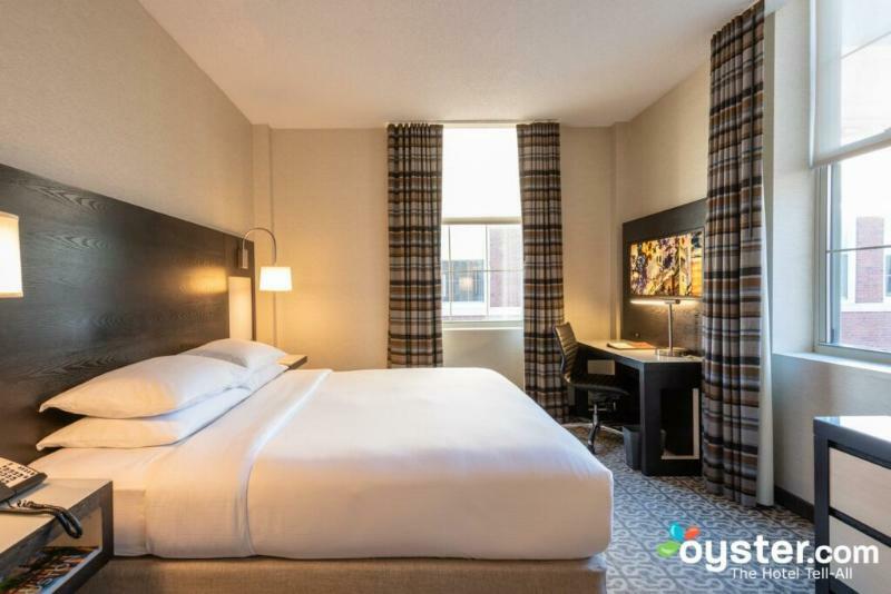 Doubletree By Hilton Hotel Boston Bayside Exterior foto